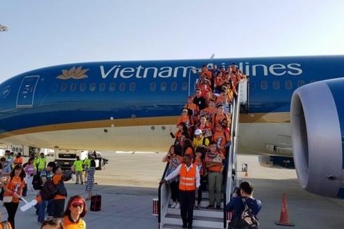 Những doanh nghiệp đầu tiên hé lộ lợi nhuận năm 2024