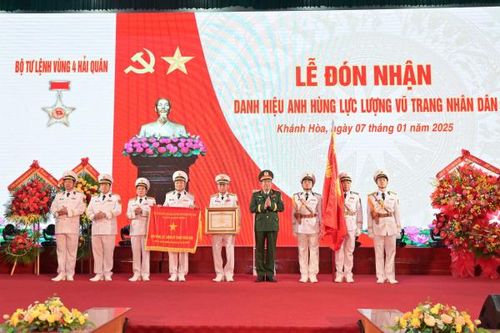 Bộ Tư lệnh Vùng 4 Hải quân đón nhận danh hiệu Anh hùng lực lượng vũ trang Nhân dân