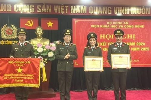 Phát triển khoa học công nghệ gắn kết chặt chẽ với phát triển công nghiệp an ninh