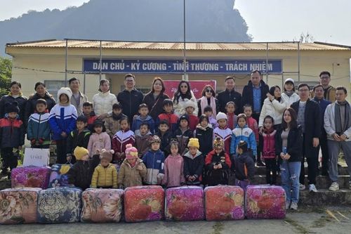 Chương trình thiện nguyện 'Tết ấm vùng cao' tại huyện Trùng Khánh