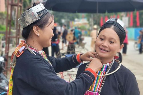 Sắc màu chợ phiên Bảo Lạc