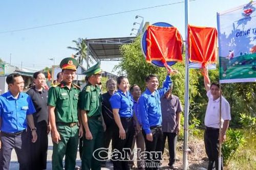 Khánh thành công trình thanh niên 'Thắp sáng đường biên'