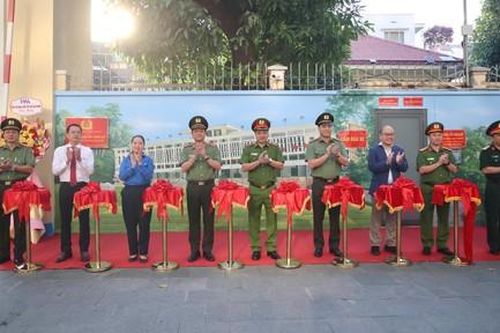 Công an TPHCM khánh thành công trình bích họa Việt Nam tươi đẹp thứ 16