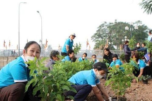 Phụ nữ Thanh Trì chung tay vì môi trường xanh, sạch, đẹp, an toàn
