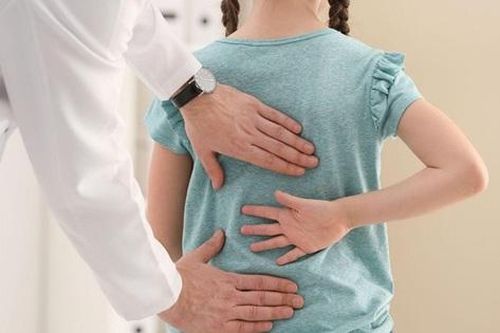 Vì sao trẻ hay bị đau xương khớp khi dậy thì?