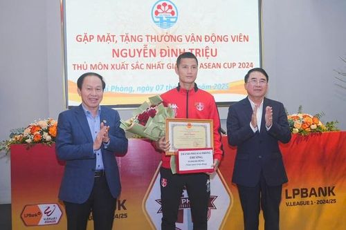 Trở về từ ASEAN Cup 2024, thủ môn Đình Triệu được Hải Phòng thưởng 550 triệu đồng