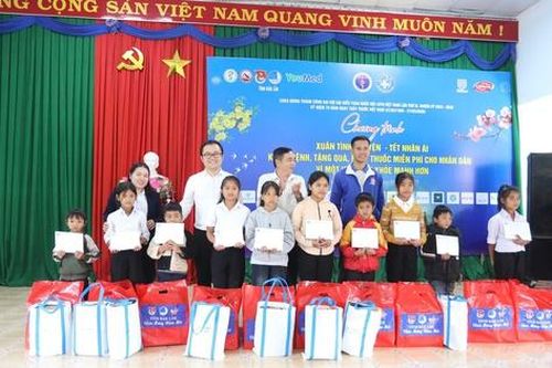 Gần 2 tỷ đồng trao tặng quà sức khỏe, nhu yếu phẩm cho bà con ở Đắk Lắk dịp Xuân Ất Tỵ