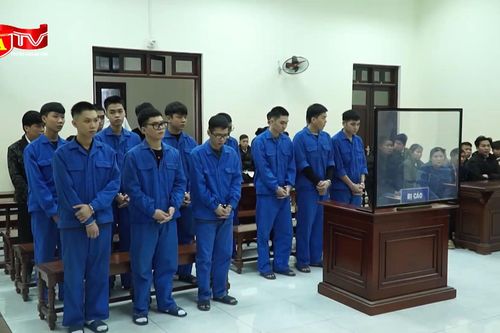 Xét xử vụ 100 'lái xe ôm' công nghệ tụ tập gây rối tại Hà Nội