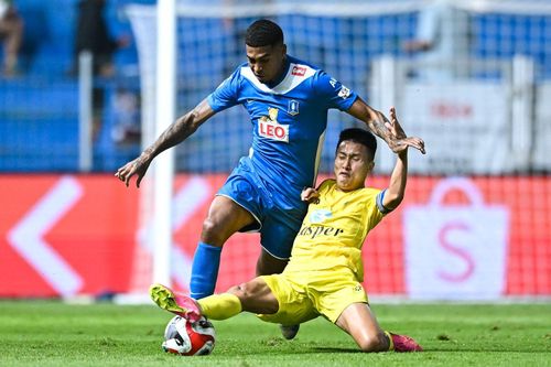 Bóng đá Thái Lan thoát thua Việt Nam