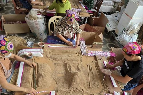 Làng hương trầm vào Tết
