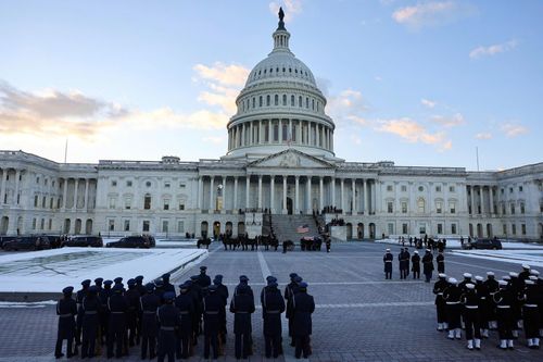 Linh cữu cố Tổng thống Mỹ Jimmy Carter được đưa về Washington
