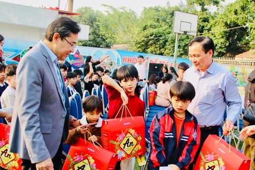 Tết sớm ở Làng trẻ em Birla Hà Nội
