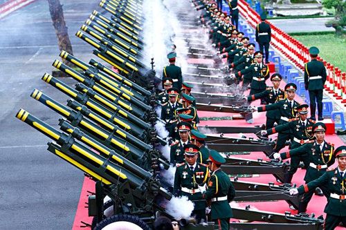 Không quân bay chào mừng, bắn pháo lễ, diễu binh, diễu hành kỷ niệm 50 năm Ngày giải phóng miền Nam, thống nhất đất nước