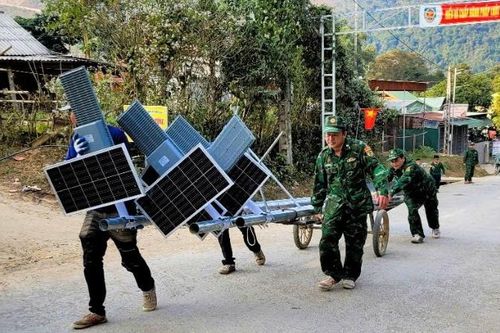 Khánh thành, bàn giao công trình dân sinh cho đồng bào vùng biên giới Việt-Lào