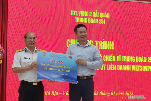 Vietsovpetro thăm và tặng quà cán bộ, chiến sĩ Trung đoàn 251 Vùng 2 Hải quân