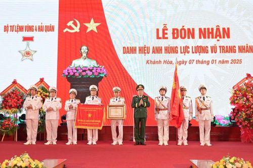 Vùng 4 Hải quân đón nhận danh hiệu Anh hùng Lực lượng vũ trang nhân dân thời kỳ đổi mới