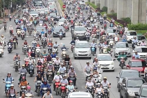Chỉ có bằng lái ô tô nhưng chạy cả xe máy, sẽ bị CSGT xử lý thế nào?