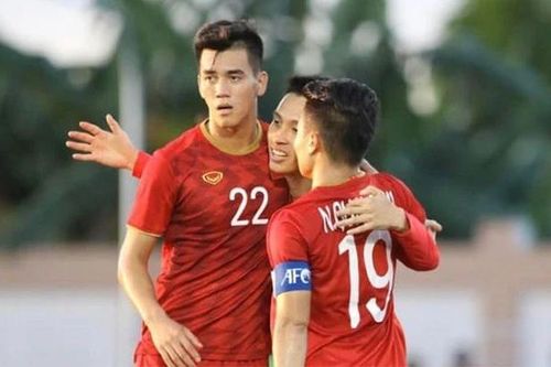 Tiến Linh cạnh tranh Quả bóng Vàng với Quang Hải, Hoàng Đức
