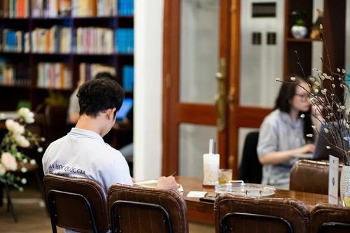 Cà phê sách: Không gian lý tưởng khơi dậy đam mê đọc sách