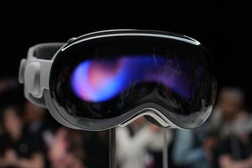 Apple ngừng sản xuất kính thực tế ảo Vision Pro
