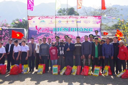 'Xuân Biên phòng ấm lòng dân bản' tại biên giới Quảng Trị