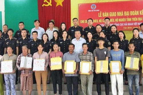 Tổng cục Hải quan: Đồng lòng, chung sức hỗ trợ xóa nhà tạm, nhà dột nát