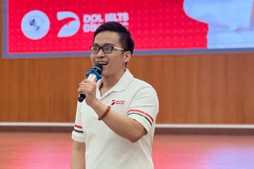 Thầy giáo đạt 9.0 IELTS: 'Thi IELTS không nhanh và dễ như lấy bằng lái, cần cả kiên trì'