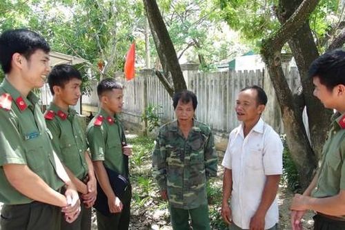 Xóa bỏ hủ tục 'cầm đồ thuốc độc'