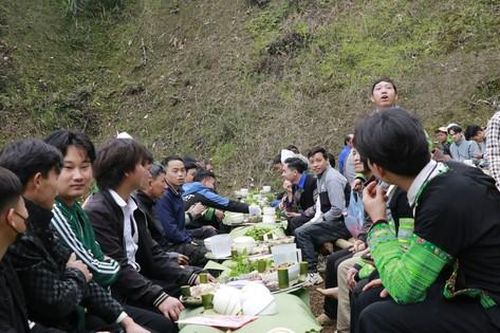 Tết rừng, mĩ tục của người Mông