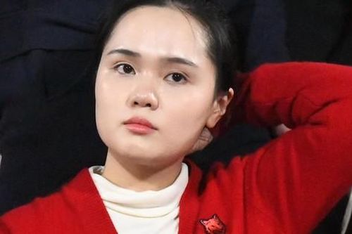 Vợ Duy Mạnh bị chê ăn mặc