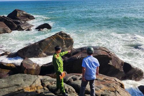 Hái rong mứt, hai phụ nữ rơi xuống biển, một người chết, một mất tích