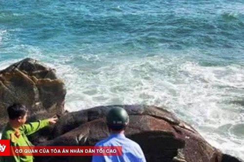 Hai phụ nữ chết và mất tích khi cạo rong mức trên biển