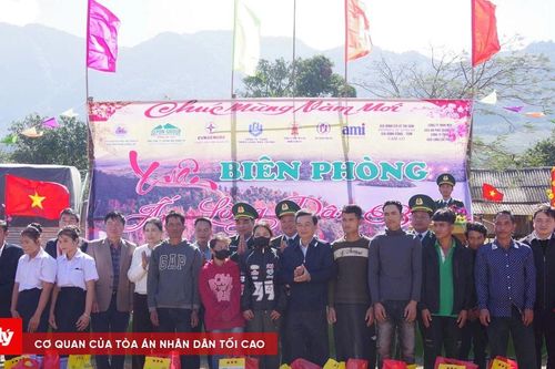 Bộ đội Biên phòng mang mùa Xuân đến bản làng