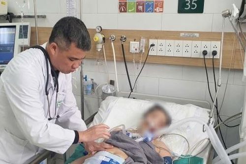 Nhập viện nguy kịch sau khi uống nhầm bột mã tiền chữa viêm dạ dày