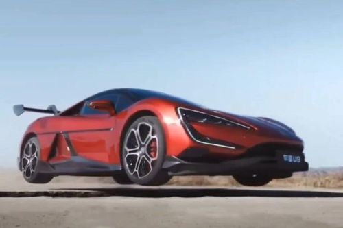 Siêu xe điện của Trung Quốc trình diễn kỹ năng nhảy qua ổ gà ở tốc độ 120km/h