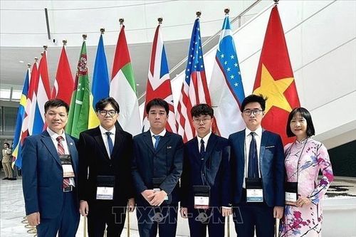 Tuổi trẻ Việt Nam tự hào, vững bước viết tiếp trang sử hào hùng