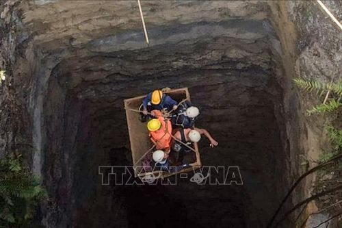Ấn Độ: Nỗ lực đưa thi thể những nạn nhân mắc kẹt trong mỏ than bị ngập nước