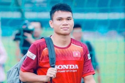 'Cầu thủ từng nghèo nhất Việt Nam' và giấc mơ trở thành hiện thực