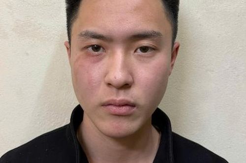 Bắt đối tượng giật điện thoại người dân mừng tuyển bóng đá Việt Nam vô địch