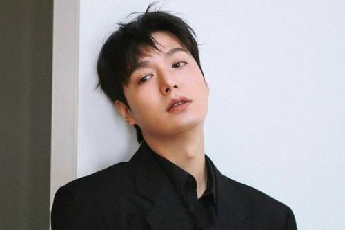 Lee Min Ho bị nghi hẹn hò, thông tin về bạn gái gây chú ý