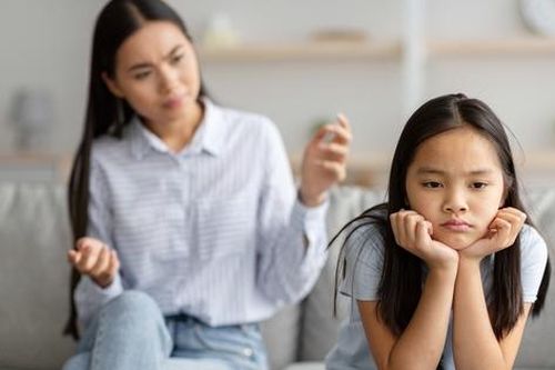 Cha mẹ cần… thôi lo cho con