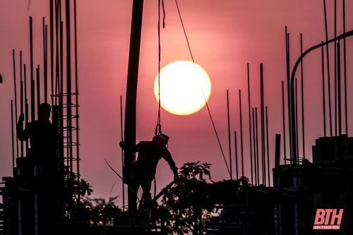 Nhộn nhịp trên công trường thi công các dự án trọng điểm