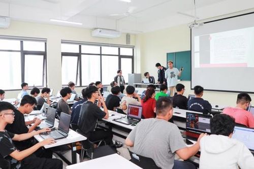 Thúc đẩy hoạt động khởi nghiệp, đổi mới sáng tạo tại các trường đại học