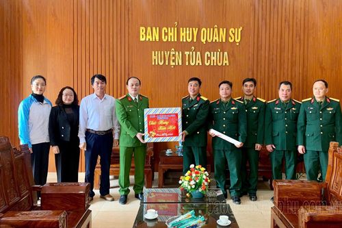 Thăm, chúc tết các đơn vị, gia đình chính sách tại huyện Tủa Chùa