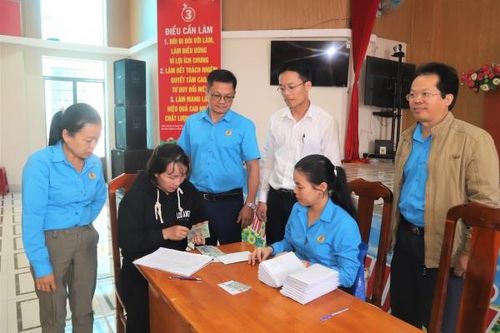 Bảo Lộc: 35 công nhân Nhà máy xử lý rác được nhận hơn 500 triệu đồng tiền lương