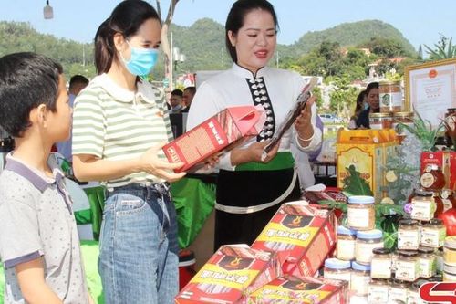 Giữ gìn, phát huy giá trị văn hóa trong sản phẩm OCOP
