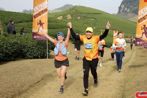 Giải chạy Marathon đường mòn Việt Nam 2025 tại huyện Mộc Châu có trên 3.100 vận động viên tranh tài