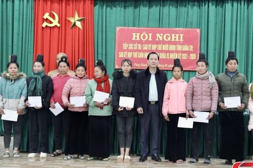 Tổ đại biểu HĐND tỉnh tiếp xúc cử tri xã Púng Bánh