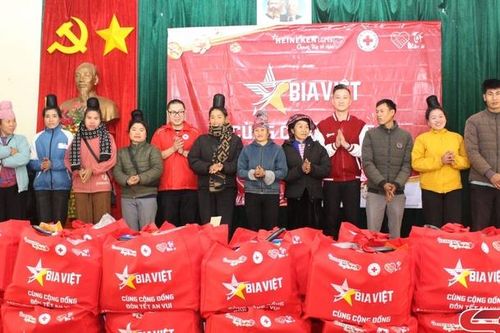 Chương trình 'Bia Việt cùng cộng đồng đón Tết an vui 2025'