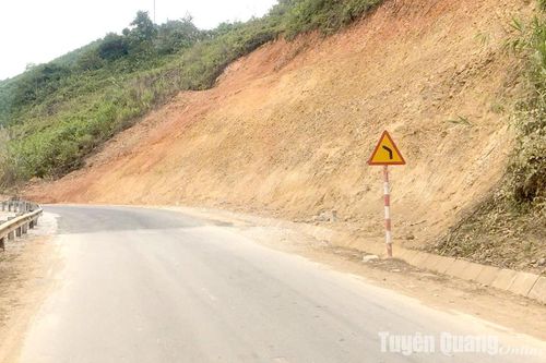 Cho phép người và các loại phương tiện lưu thông bình thường qua vị trí Km101+400, QL.2C, xã Kim Quan